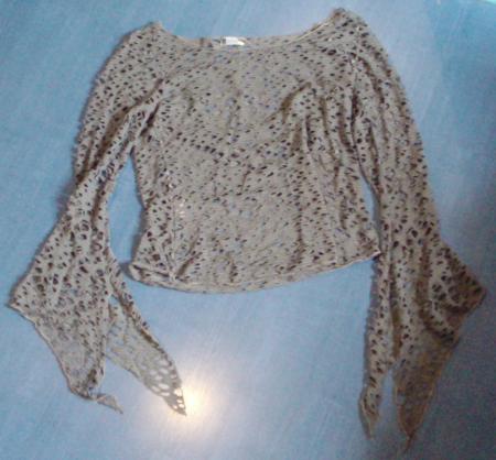 Teeshirt avec plein de trou